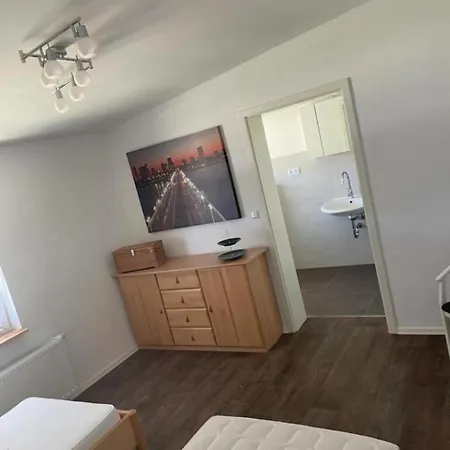 Ferienzimmer Mit Zwei Einzelbetten Und Gemeinschaftkueche * Warnow (Rostock)