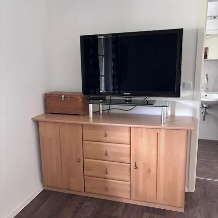 Ferienzimmer Mit Zwei Einzelbetten Und Gemeinschaftkueche Apartment Warnow (Rostock)